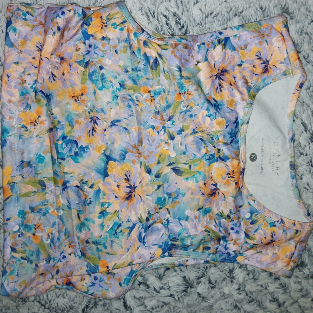 Colorful cropped tank top with pads